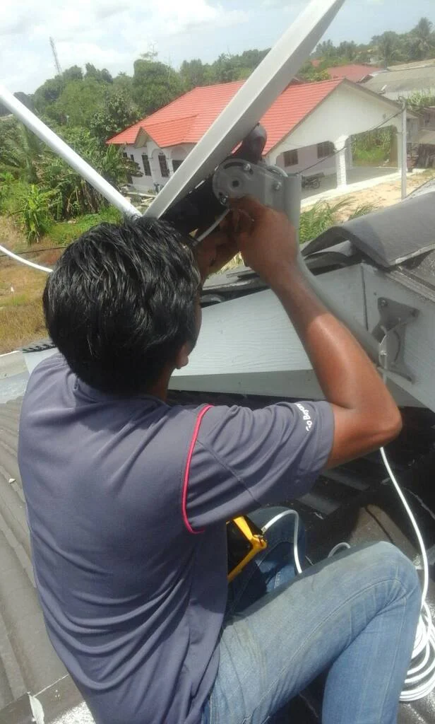 Kerja pemasangan di premis — foto galeri yang dibekalkan pemilik FMZ