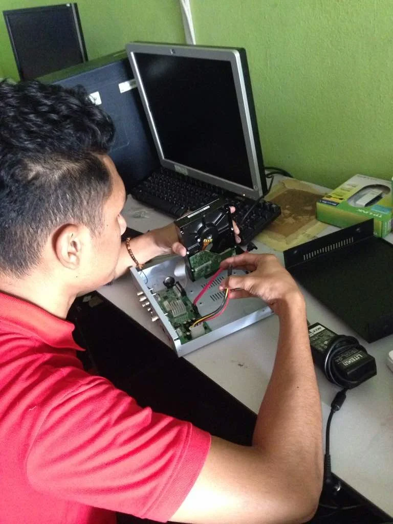 Pemeriksaan perkakasan komputer — foto galeri yang dibekalkan pemilik FMZ