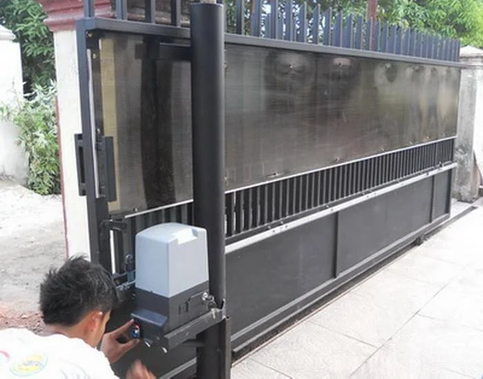 Kerja pada sistem autogate — foto galeri yang dibekalkan pemilik FMZ