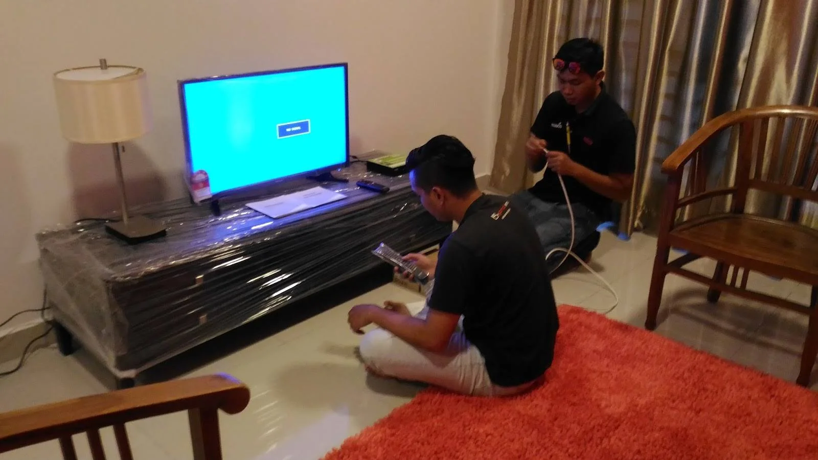 Persediaan peralatan TV di kediaman — foto galeri yang dibekalkan pemilik FMZ